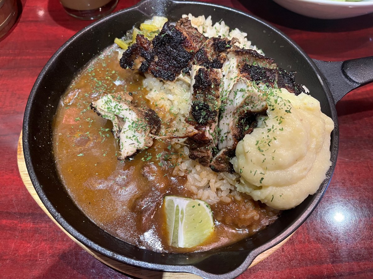 RomanKitchenで期間限定らしい焦がし焼きジャークチキンとバター薫るマッシュポテトのカレー食べました
むちゃ美味しい
