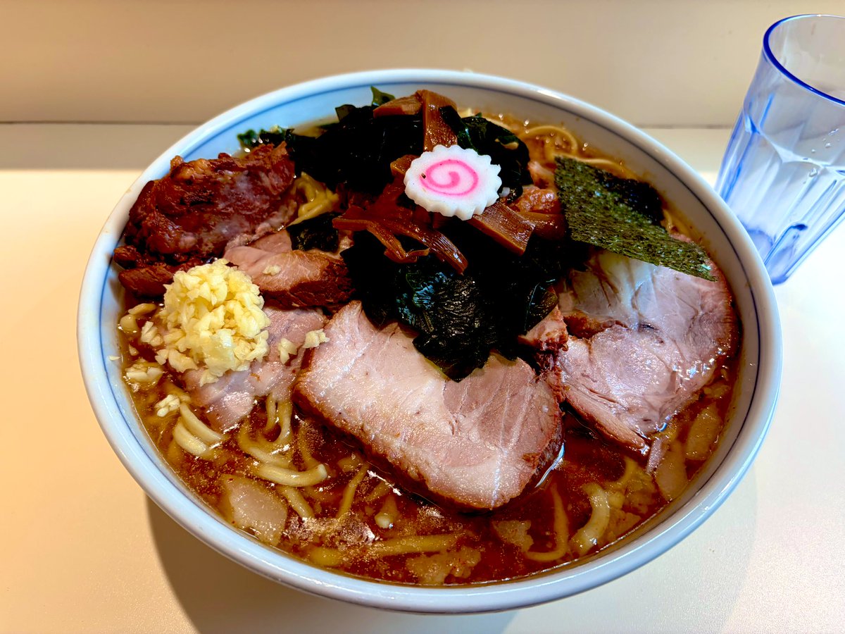 3/14二丁目ラーメン(橋本)
ピリ辛らーめん大600g肉増し
土曜の昼は大好きな二丁目ラーメン
今回は濃厚な豚の出汁を大いに感じる、そこに醤油がビシッと、熱々で美味すぎスープ
今日は麺がいつもより細め？スープに絡んでこれもメチャウマ
豚も傑作増しをダブルにしたいくらい
大満足❗️ご馳走様でした‼️