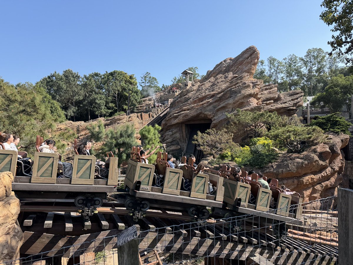 Attractions 360° tweet media