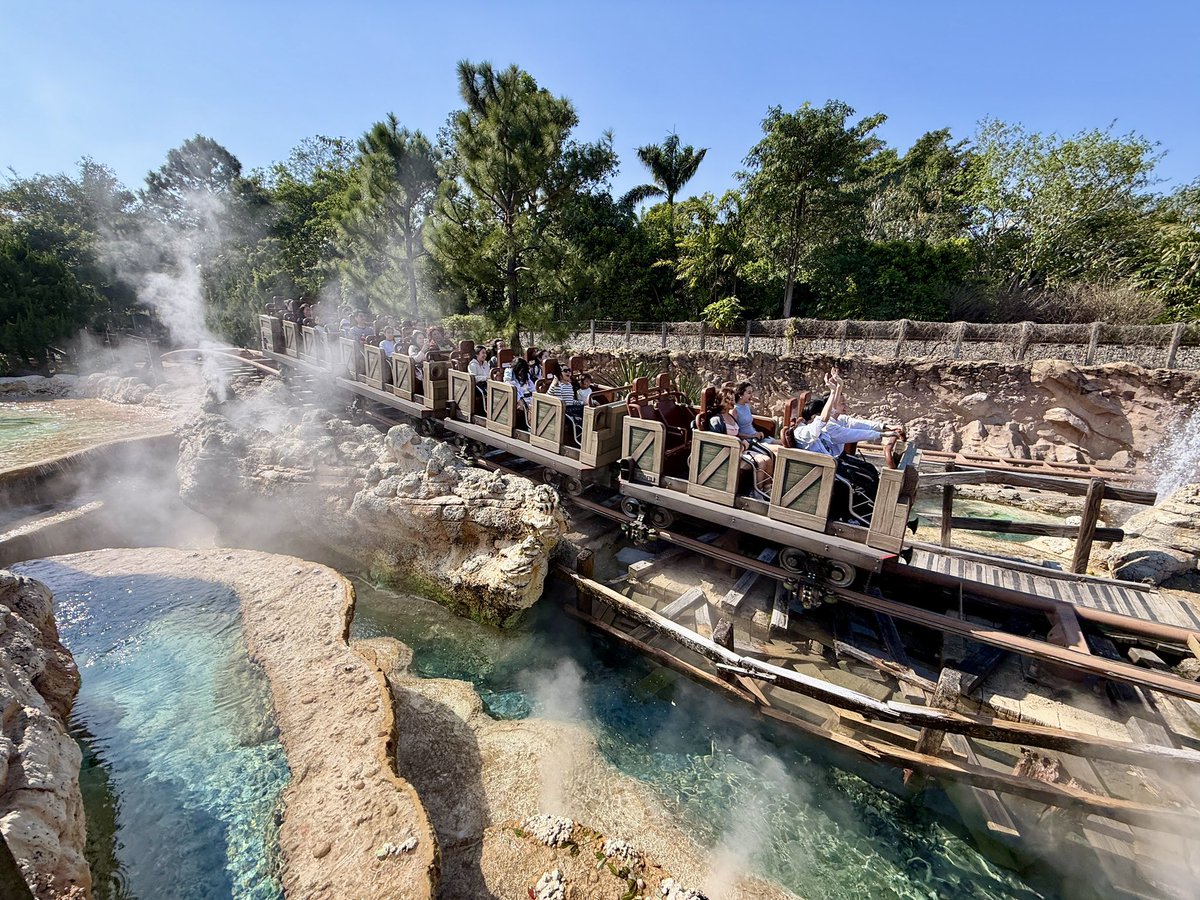 Attractions 360° tweet media