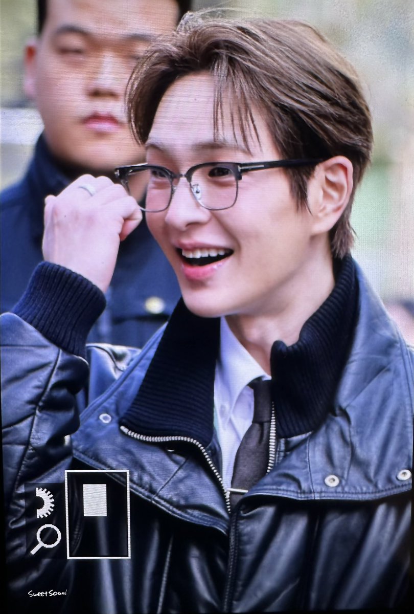 SHINeeの拾い画像bot tweet media
