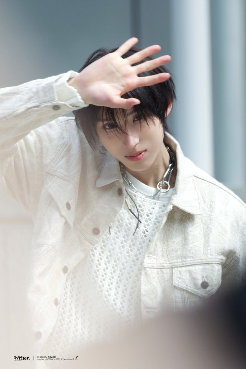 𝑾𝐫𝐢𝐭𝐞𝐫. tweet media