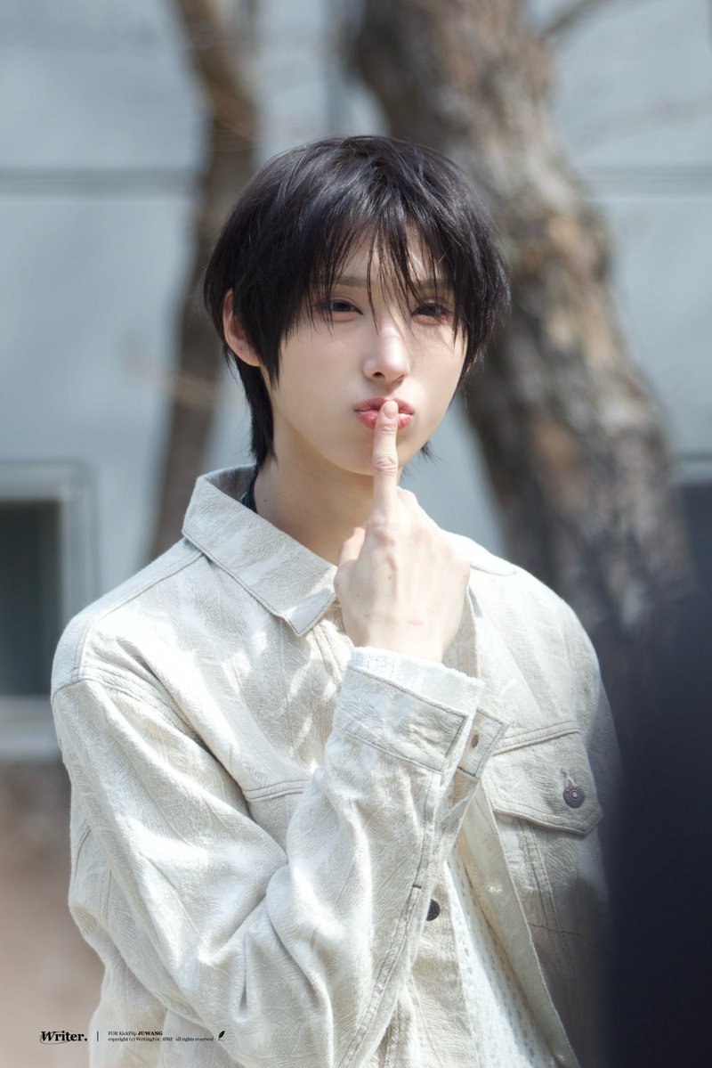 𝑾𝐫𝐢𝐭𝐞𝐫. tweet media