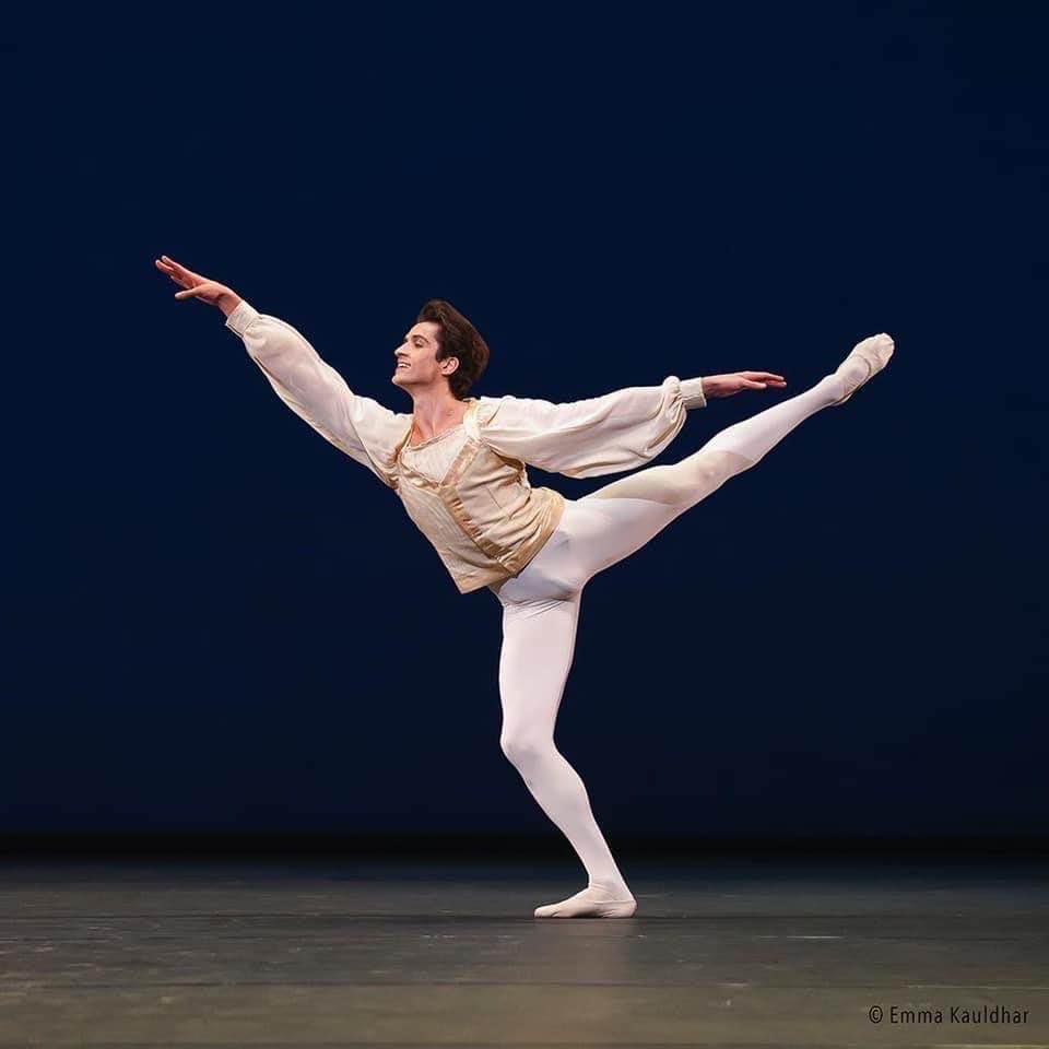 Hot Guys in Costume tweet media