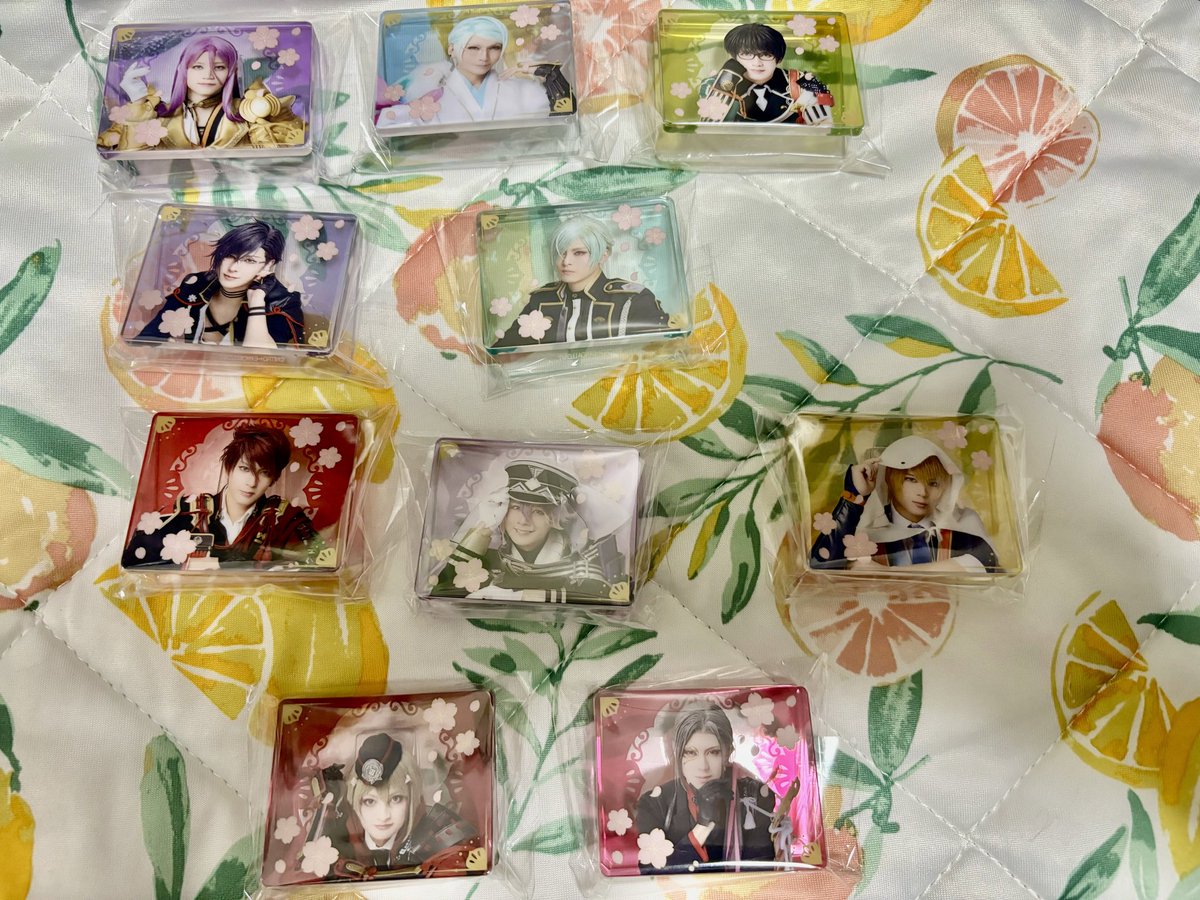 oo_ichi_ooo's tweet photo. 【交換】刀ミュ  十周年祝賀祭 乱舞博覧会 メモスタンド ふぉとカード

譲▶︎画像参照ください

求▶︎鶴丸(メモスタンド優先、ふぉとカード2種)
       安定・村雲(メモスタンド)

※カード肥前、豊前、加州は鶴丸と交換

郵送交換希望です。
よろしくお願いいたします https://t.co/9JYWg5j0Ag