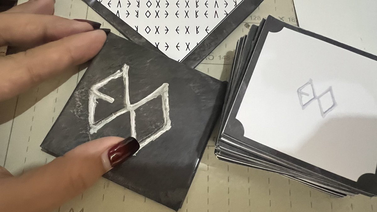 Berry Sunbae ☽̶☾ tweet media