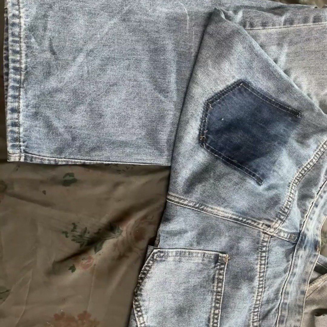 Abi00845809's tweet photo. DIY Upcycle Old Jeans into a Denim Tote! Cut seams, layer fabric, sew straps—no fancy tools needed. Save money + reduce waste. Tag me if you try it! #DIYCrafts #UpcycleProject https://t.co/daUKRl1Ekp