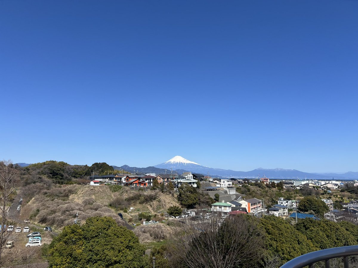 冷静に考えて、
富士山が綺麗に見えるスタジアムってやばいな？？
 #spulse