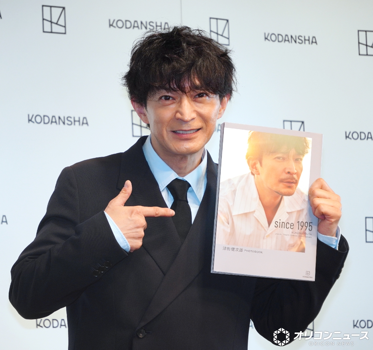 oricon_anime_'s tweet photo. 津田健次郎、
新たなフォトブックに照れ笑い💕

一度は辞退するも…「50超えてるんで」
https://t.co/kVCnBcGbNE

#津田健次郎 https://t.co/29UQimb31Z