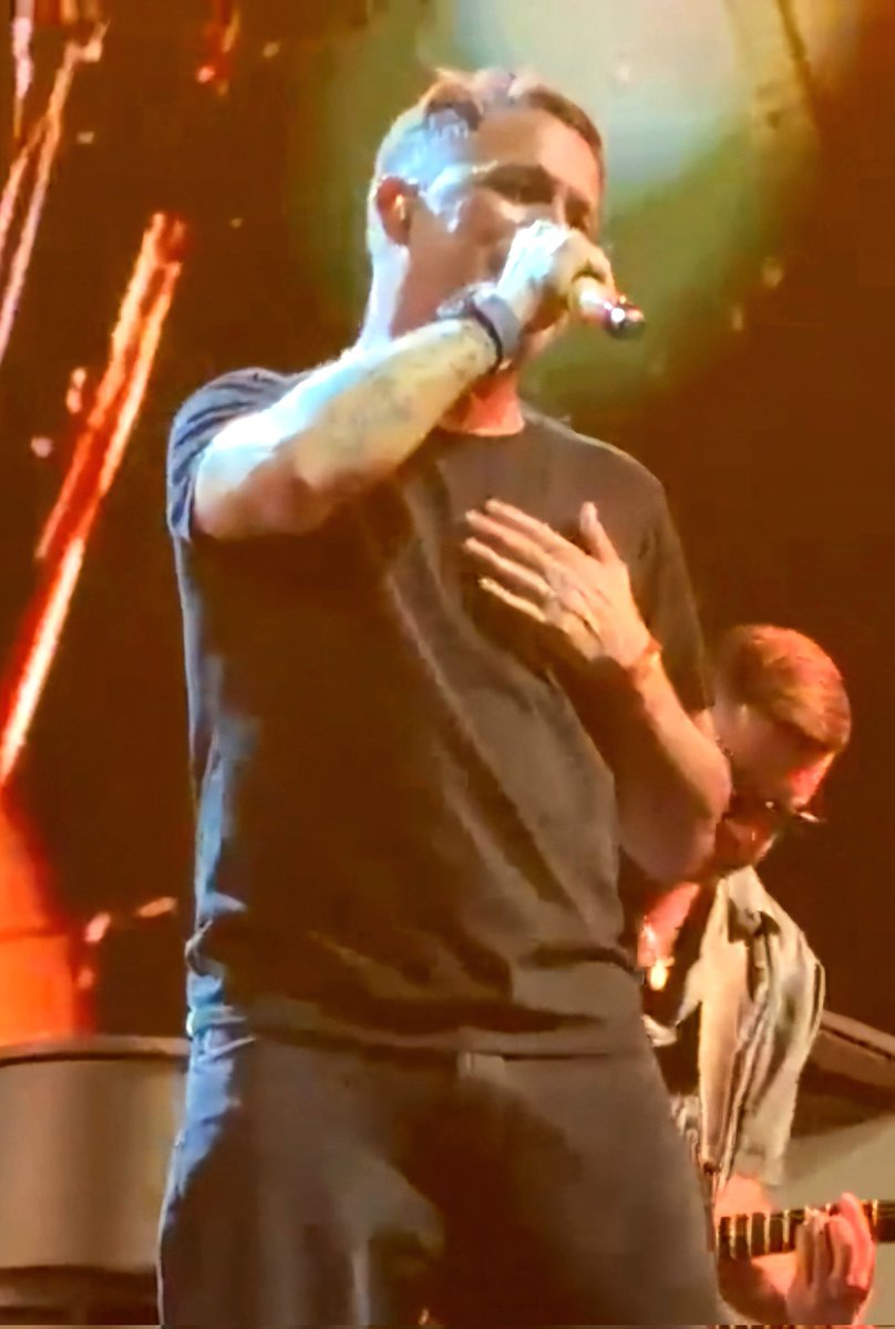 Alejandro, entonces como hacemos...
¿Al olvido invitas tú? 

<a href="/AlejandroSanz/">Alejandro Sanz</a> ♥️