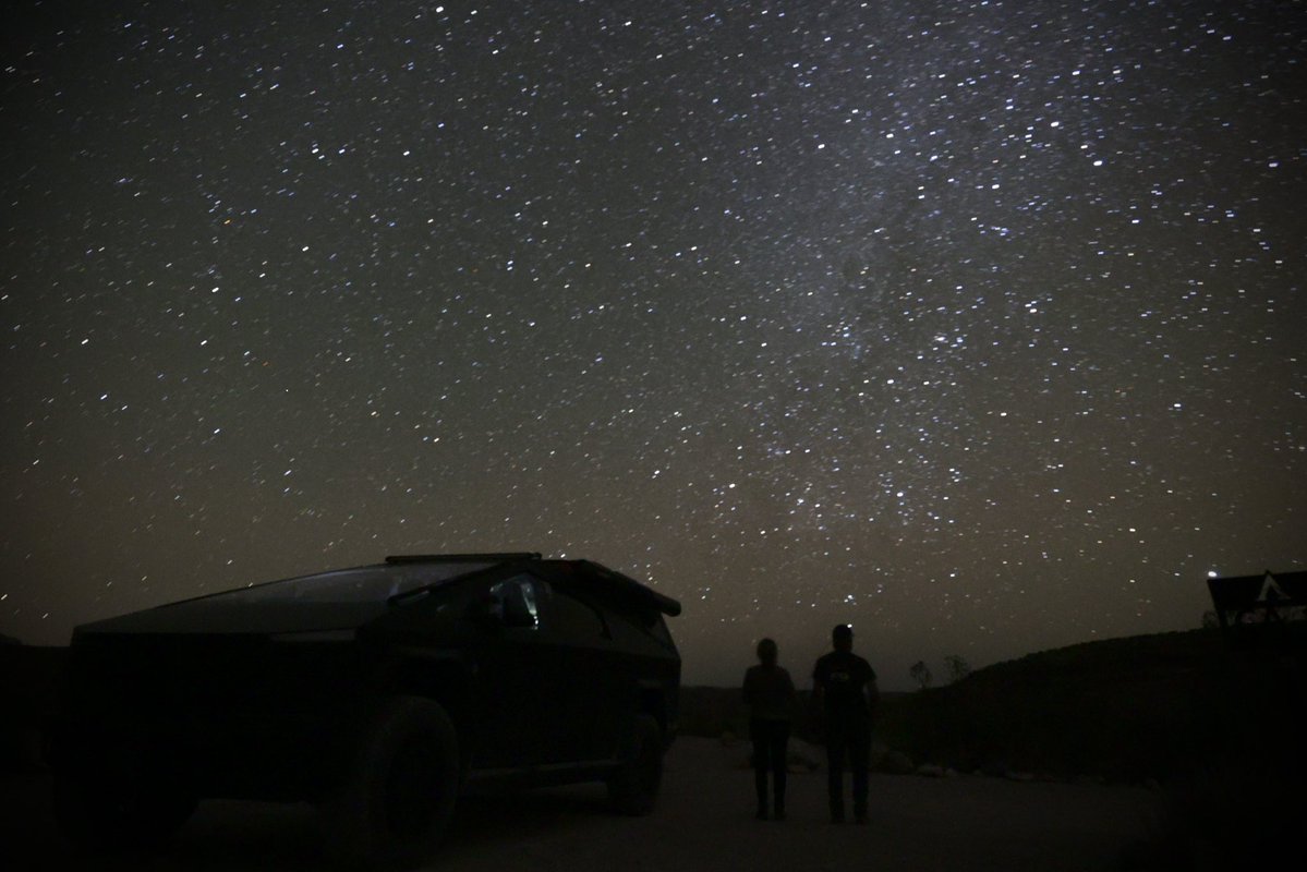 TesLatino tweet media