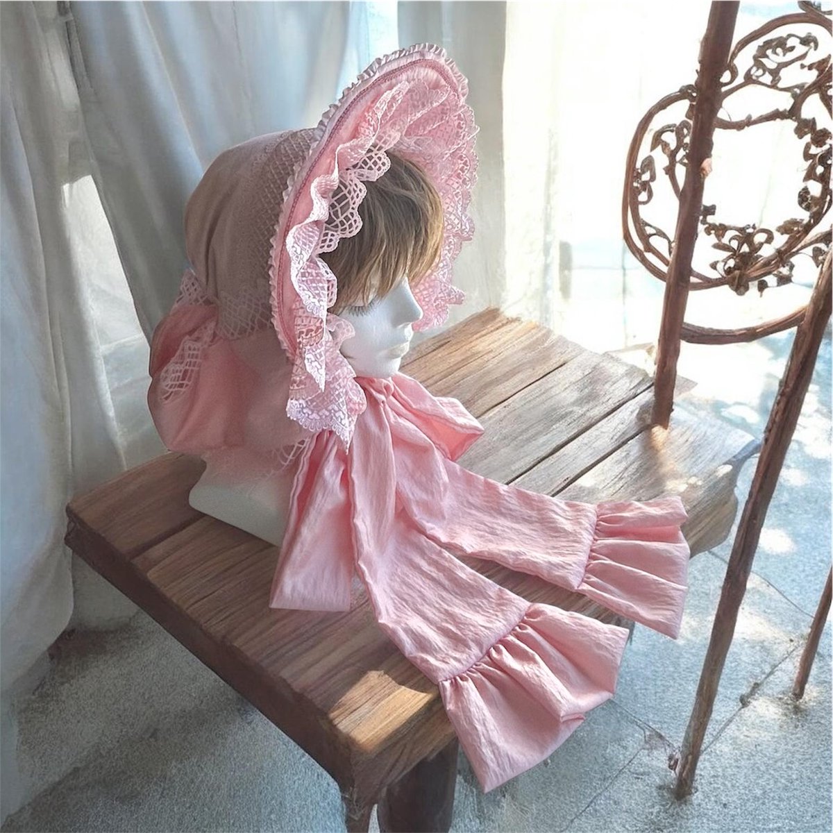 姫ロリボンネット🎀ライトピンク
シワ加工サテン生地をつかった
サラリとした質感の春夏向け
ボンネット
透け感のあるチェック柄レースや
共布リボンで華やかな印象に
仕上げました
#GLM14 に出品します
1点ものです

#ゴスロリマーケット