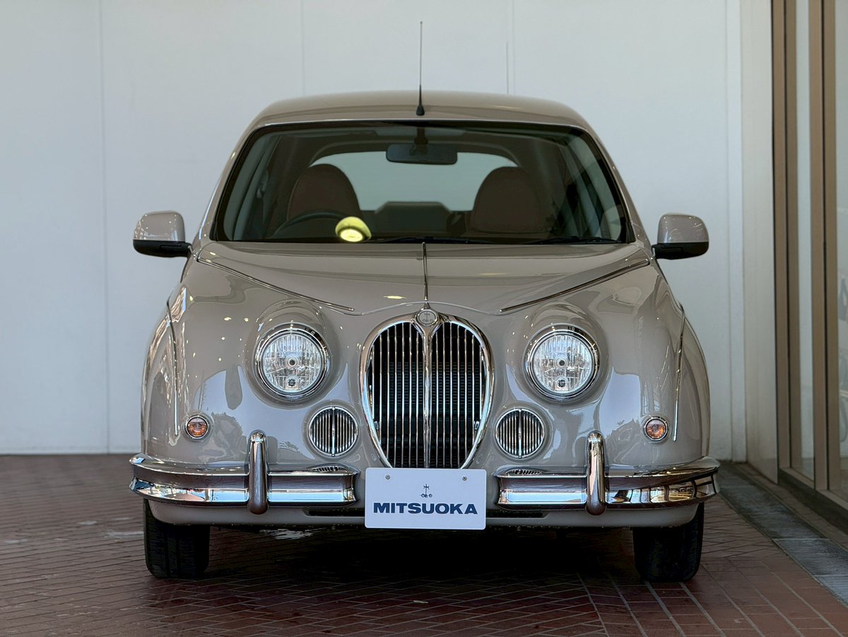 mitsuokatokyo's tweet photo. こんにちは
東京ショールーム ヨシノです🐾
【 #展示車紹介 】
東京ショールームにて展示中の
メイクアップ Viewtをご紹介✨
【車両詳細】
ボディカラー : ライトグレー
グレード : 12ST
年式 : 2020(R2)
走行距離 : 0.万㎞
#mitsuoka #ミツオカ #ショールーム
#viewt #ビュート #mitsuokaviewt https://t.co/5yzAaO8pIV