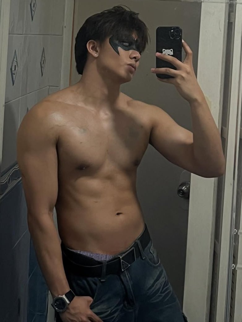 gelograph's tweet photo. GRABE SI CLYDE 🔥 https://t.co/WuUaLr5YiU