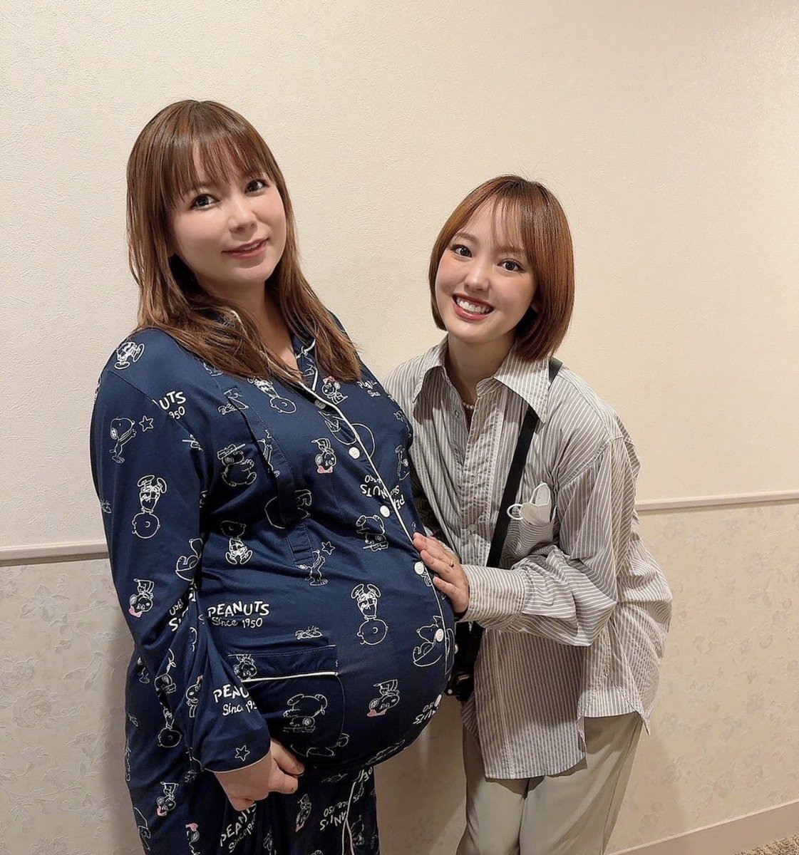 shoko55mmts's tweet photo. 大好きな飯窪春菜ちゃん
双子に会いにきてくれたよーー
はるなんありがとう、感激しました！
生まれる2日前の巨大なお腹のとき以来に
いまは生まれてはるなんに可愛がってもらえてニコニコ笑顔双子
不思議！！ https://t.co/E15ebBKQVq