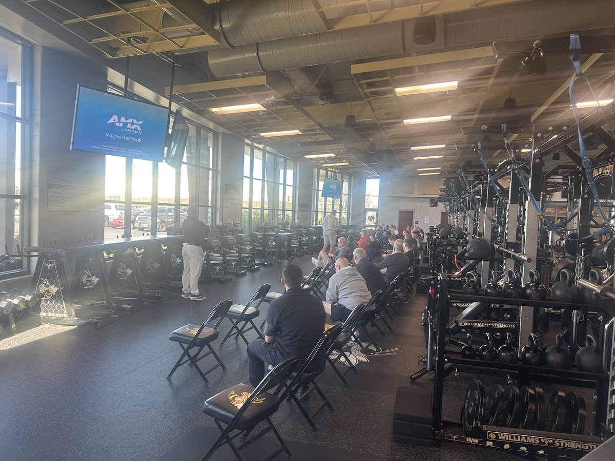 Coach D.J. Brownlee tweet media