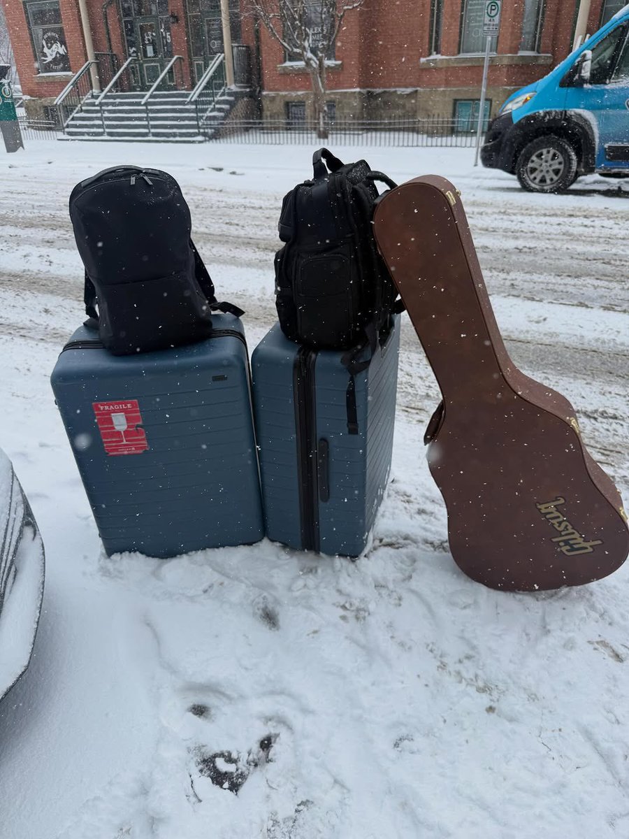ℹ️ It seems the guitar on Jared's latest post was a special "thank you" from Netflix after wrapping the movie

Also, I thought it was his own guitar 🙈

*not sure how related they are, besides their last name 🤭 

#JaredPadalecki #Jared_Updates #Netflix  #GuardingStars