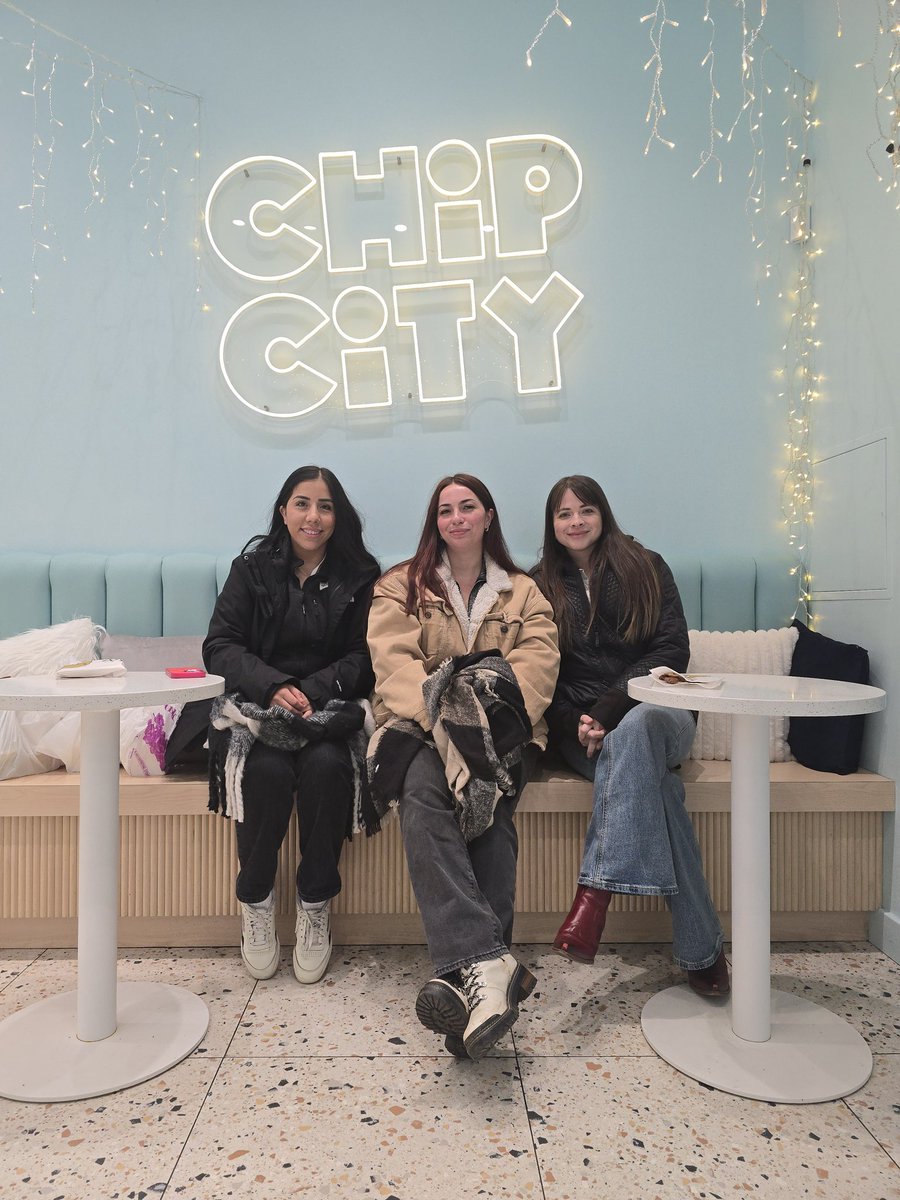 Melissa Flores tweet media