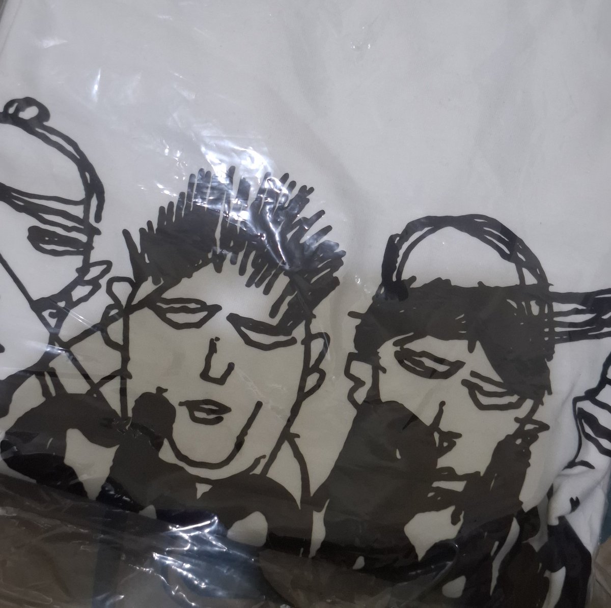 ryulstyle99's tweet photo. Selain pc cetak sendiri, kaos pun cetak sendiri 😭🙏 https://t.co/YRErZHUe5l