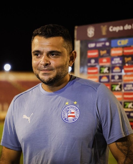 🚨 AGORA!

O Palmeiras demonstrou interesse na contratação de Leonardo Galbes, técnico do Sub-20 do Bahia.

Galbes chegaria para substituir Lucas Andrade, que deixou o comando da base alviverde para assumir o cargo de auxiliar técnico da Seleção Brasileira Sub-20, a convite da