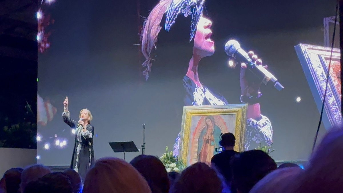 @AzucenaUresti
<a href="/Card_R_Sarah/">Cardinal R. Sarah</a> 
@eduarmenoni 
<a href="/EVerastegui/">Eduardo Verástegui</a> 
<a href="/AgustinLaje/">Agustín Laje</a> 
<a href="/PadreTomasB/">Padre Tomas Agustin Beroch</a> 
Comentaste el papel de la Mujer en la Iglesia,como si hubieses estado en un convento o misión eclesiástica. Hablas de PODER , de autoridad política, financiera y hasta espiritual, creo que no