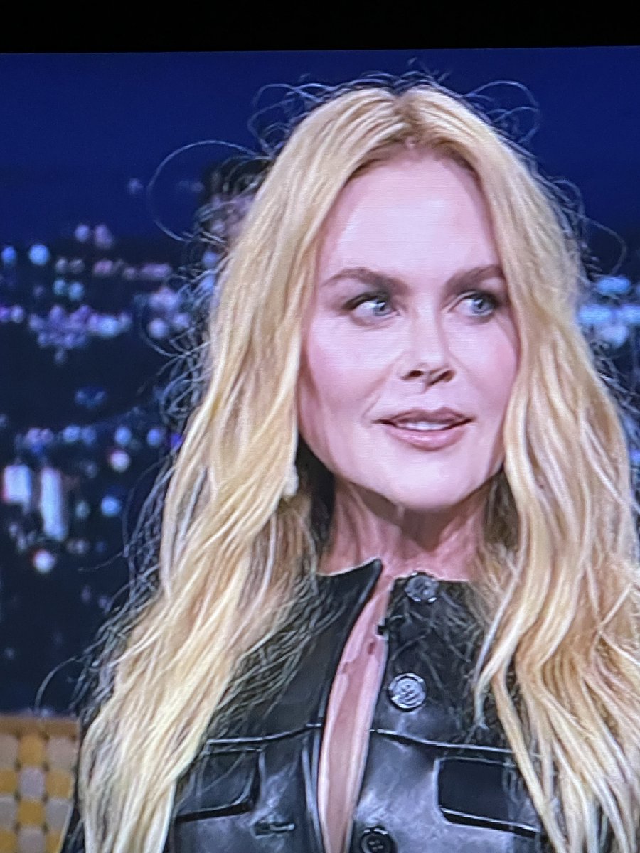Look at Nicole Kidman’s Hair it’s all over the place
