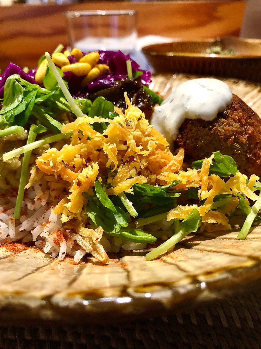 御茶ノ水 ホンカトリー
キーマ＋アゲナス

2023年6月の「新タマネギ＋チーズ＋レンズ豆」以来めちゃお久🍛

キーマはスパイス感がバッチリ効いてスパイシー､そして何と言っても5種の卓上調味料が抜群✨ ご馳走様です♪