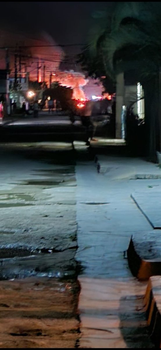 Incendiaron la cede del Partido Comunista de Cuba  en Monron!!!!
- Ayúdame a hacer que el mundo entero sea consiente de la odisea del pueblo cubano en busca de libertad. Repostea.