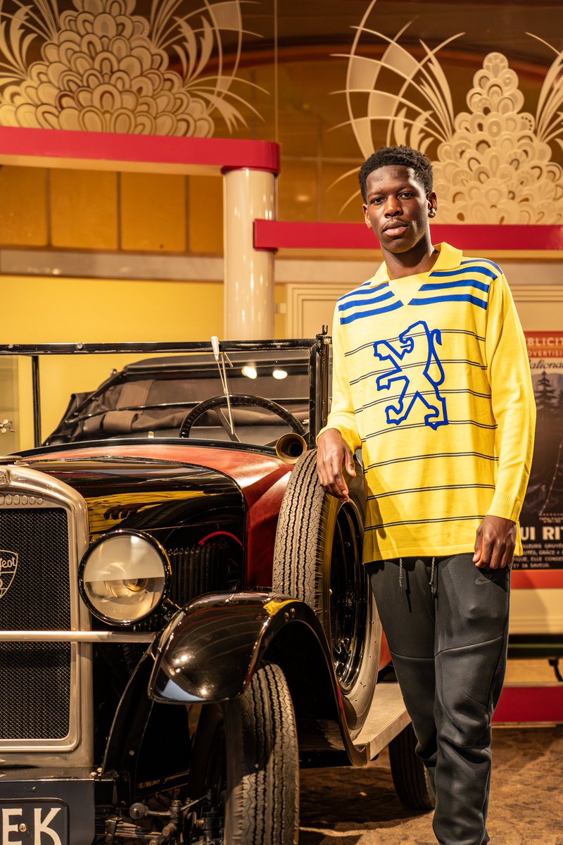 soccerjerseynws's tweet photo. Magnifique! 🤩

🇫🇷 The legendary partnership between FC Sochaux and Peugeot is back. To celebrate it, the French club and the French car manufacturer teamed up for a special retro-looking jersey inspired by the 1983/84 season.

The photoshoot... 😮‍💨 https://t.co/tgKyuU0dE7