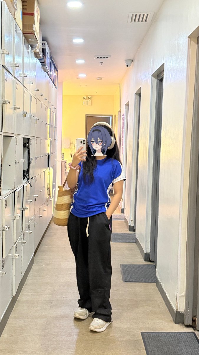 Another casual fit! 

i need more gym clothes 🥲