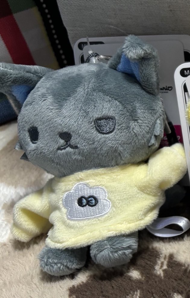 J11H5's tweet photo. JOCHUM POP UP STORE
ロフト ジェオチャム グッズ 交換
カラビナマスコット

【譲】 ピーハイ

【求】 マイクン

都内手渡しにて交換希望
お気軽にお声がけください！

#JO1交換  #JOCHUM交換 https://t.co/II5V3dcSnG