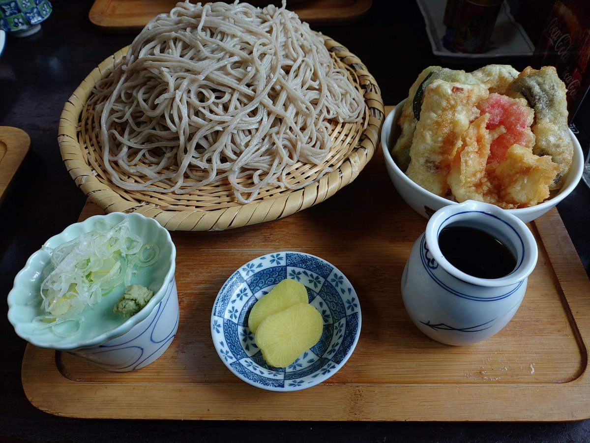 Tsui_Bass's tweet photo. お昼に長野の蕎麦を堪能し、会場入り。
ここのお蕎麦は本当に美味しい。

今日はみんなで楽しみましょう！

3月14日(土)
長野CLUB JUNK BOX

出演:AREDREDS／青色壱号／GOD PHENIX／シーグラス／DEAD NEND／G.O.P

開場:16時 開演:16時30分
前売:3000円 当日:3500円 https://t.co/em3yeAIrEG