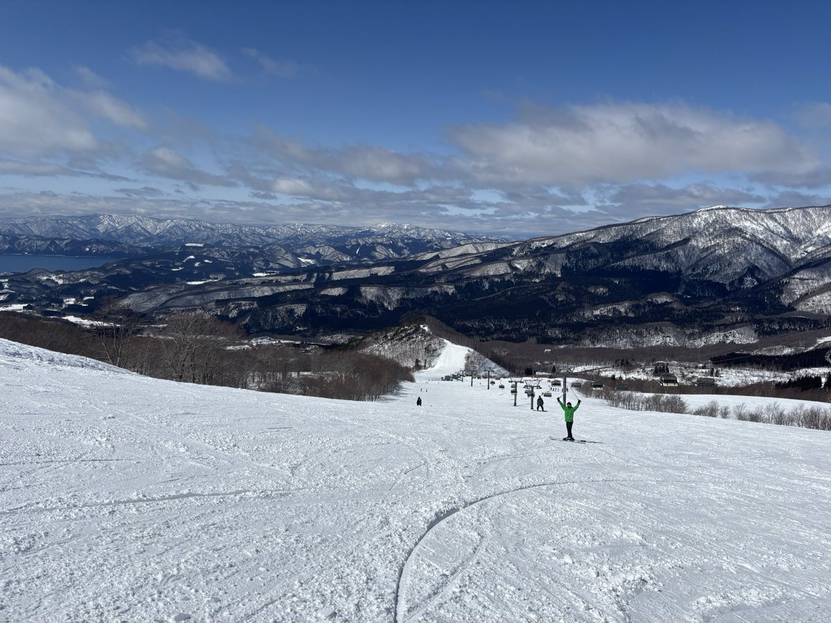 Brulee121203's tweet photo. 2度目、1年ぶりスキーin秋田
いい天気過ぎ https://t.co/lRkYWD6oIW