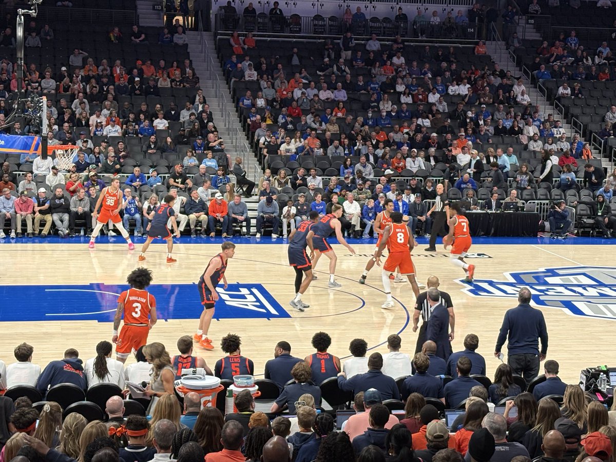 scottknapp12's tweet photo. Checking out some potential opponents for Siena! https://t.co/r8qEPLbChK