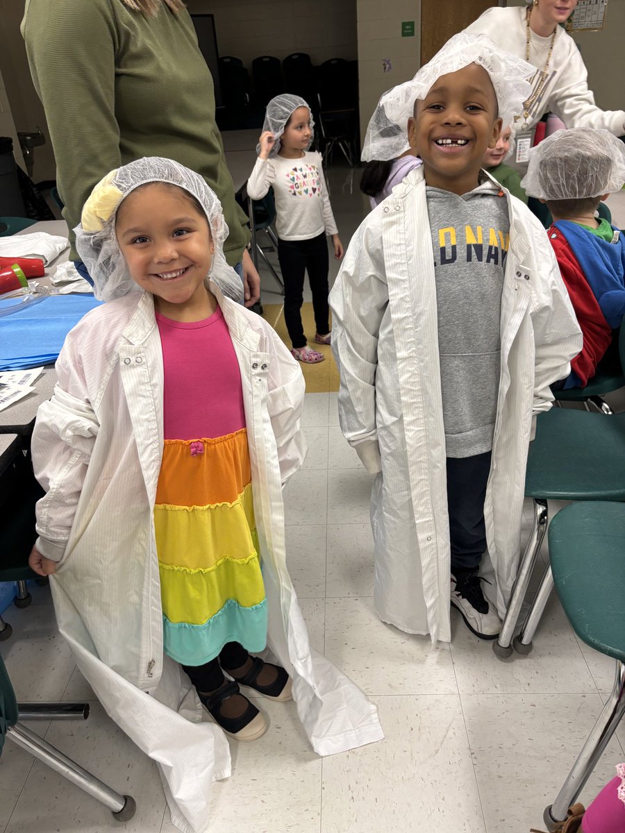 PineLevelES tweet media