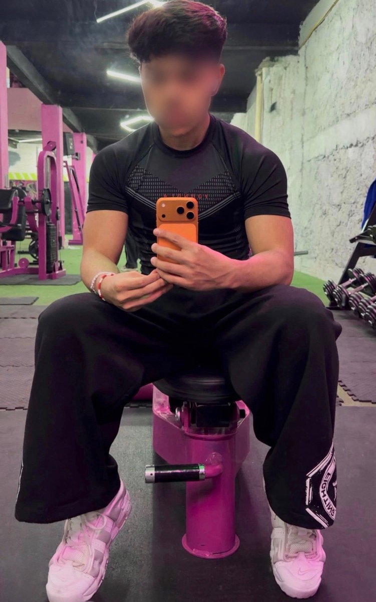 Recuerda que existes por el abuso, para servirme a mí y a mis pies, esclavo. #findom #feet #cashmaster #latindom #alpha