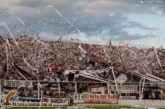 elgordocalamar_'s tweet photo. Platense vs CENTRAL CÓRDOBA DE ROSARIO año 2013 mientras estábamos HUNDIDOS en las profundidades del ascenso. 

Para los que quieren micros gratis estando a 5km y lloran una cancha de 1era, hinchas de tiktok. https://t.co/3nlUU2gPji