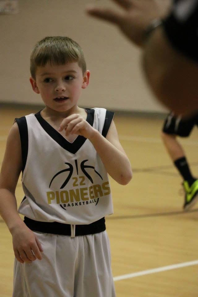 FortVarsityBB's tweet photo. Last but definitely not least

#0 Kenton Sutphin

Kenton has not only served as the Point guard of this team but the vocal leader day in and day out..

Kenton has had many achievements at FC but he wants this last one the most

ITS GAMETIME PIONEERS!!

BEAT LURAY!!!!! https://t.co/K5sW0QOSPP