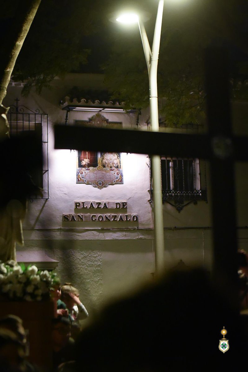 maoliver00's tweet photo. A veces el amor, se manifiesta en el callejero de una plaza, o una sencilla callejuela, de Triana…
Amores eternos.
📸 @antoniopuelles https://t.co/mUGJ4jAMWj
