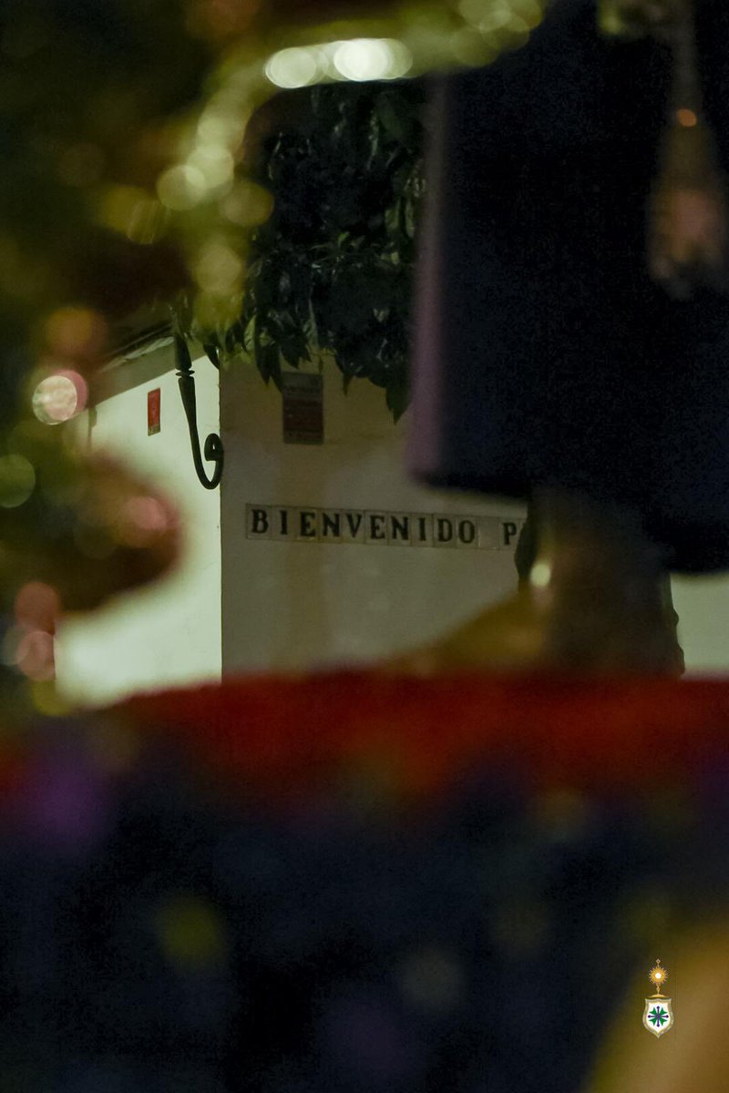 maoliver00's tweet photo. A veces el amor, se manifiesta en el callejero de una plaza, o una sencilla callejuela, de Triana…
Amores eternos.
📸 @antoniopuelles https://t.co/mUGJ4jAMWj