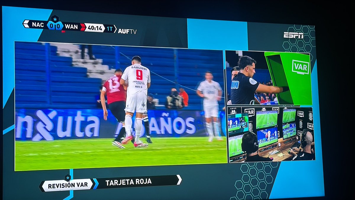 Jajajajaj a Freitas es tarjeta Roja y a Maxi Gómez q es???? Vamoooo no te equivoques .. es otra roja.