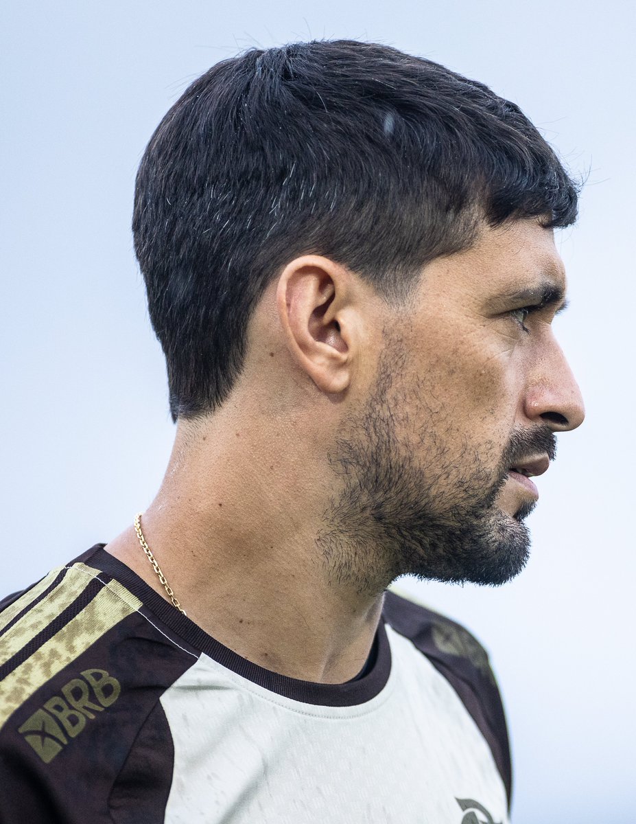 o arrasca de cabelo branco 😔