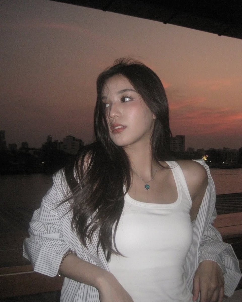 𝑹𝒉𝒆́𝒂 tweet media