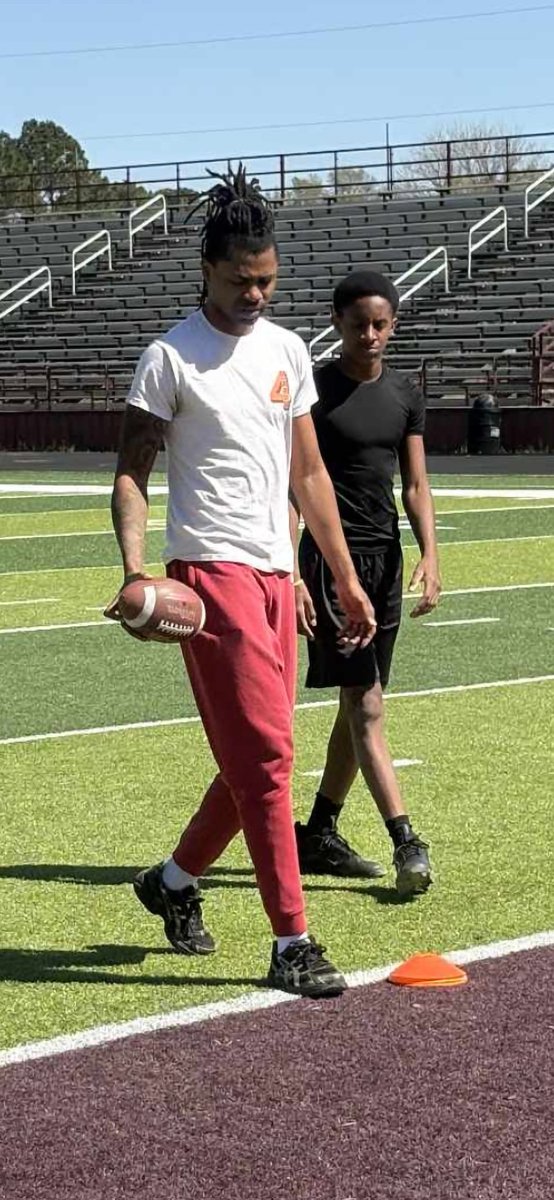 bryceJtown's tweet photo. My first training session with @TQJ3_ went great. Learned a lot and excited for many more to come. 💪🏾🏈 Jefferson Bulldogs P.A.C.T.

#BayouBullies  #ClassOf2031 #AthleteDevelopment https://t.co/HlexlfvDvV