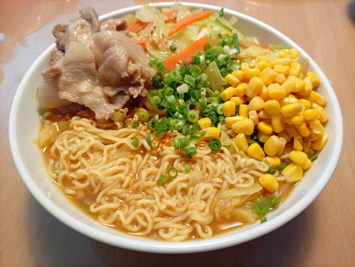 r26440435's tweet photo. 飲み過ぎた翌日のサッポロ一番(^^) https://t.co/ok2wZMhr1s