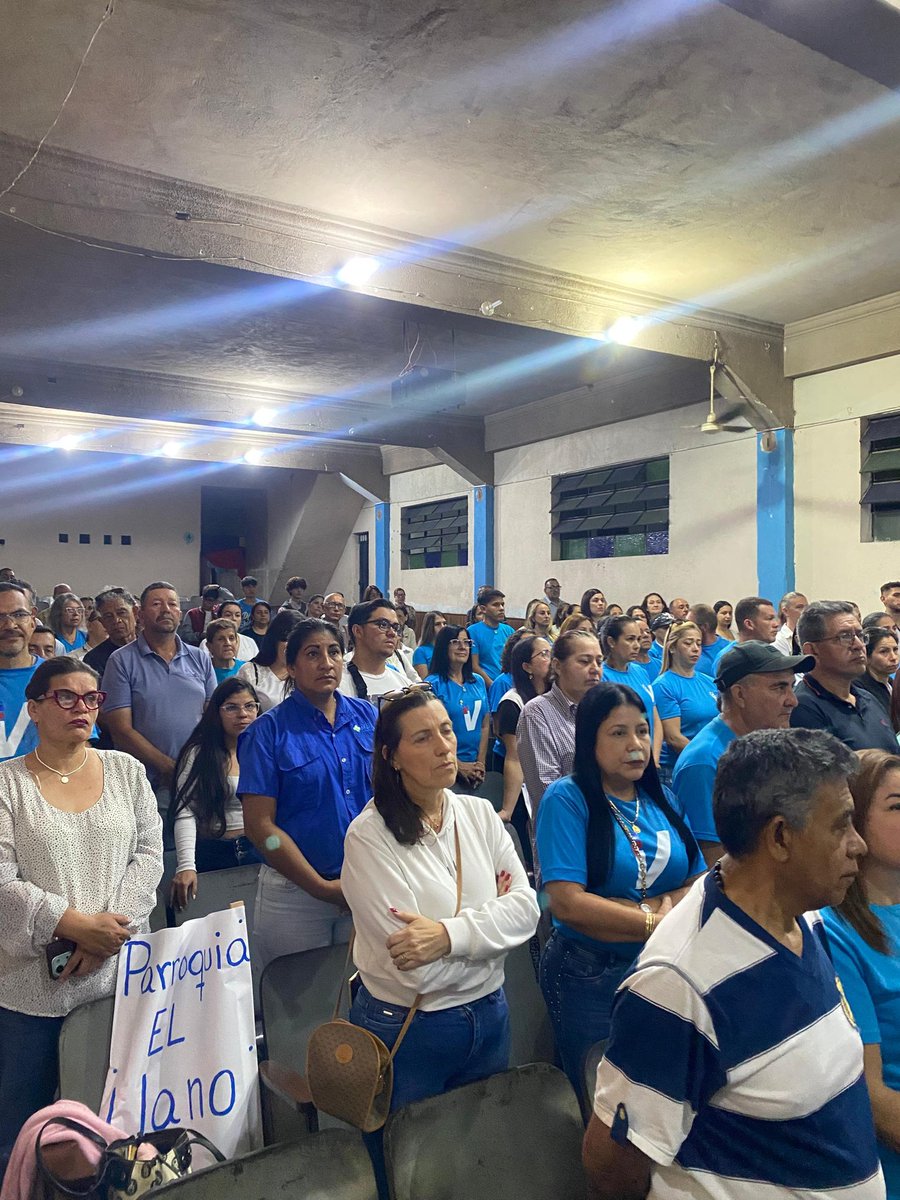 VenteMerida's tweet photo. En Tovar, el equipo de Vente Mérida ratifica su compromiso con la ruta hacia la libertad. Honramos la labor de nuestros presos políticos y exigimos justicia. Mérida está clara: vamos hasta el final por el rescate de nuestro país. 

#Mérida #Tovar https://t.co/zeJuLk0Cqd