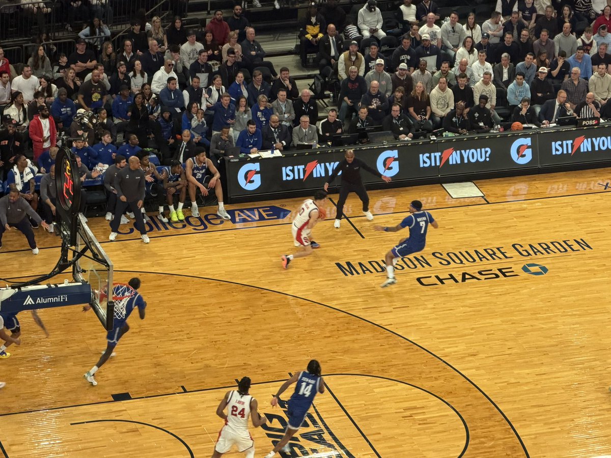 RLastellaReport's tweet photo. You have heard of the 6th man… but have you heard of the 6th defender? Seton Hall has it all! 

Holloway giving his best double team attempt here. https://t.co/h2xYoWQOPO