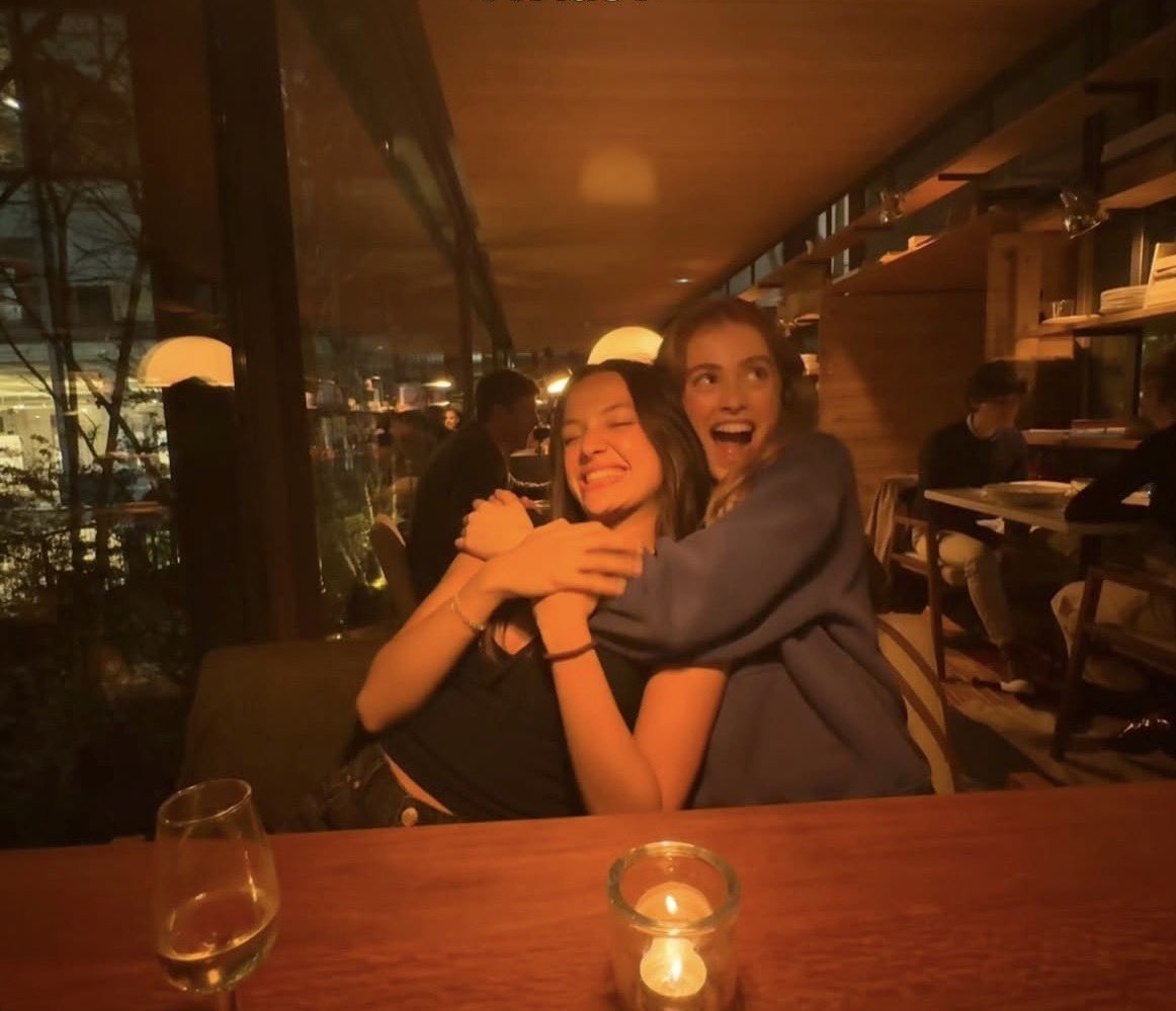 la manera en la que estas dos llevan dos semanas sin separarse 🤧💕