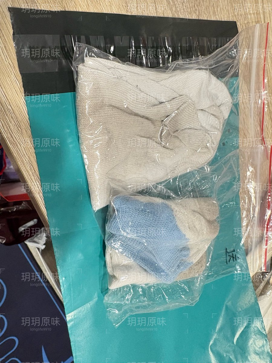 longice9910's tweet photo. 出貨紀錄🗒️
買襪子送襪子
買一送一到31號為止

送的不能指定天數以及款式

#白襪 #黃金 #聖水 #裸足 
#腳底 #體香 #原味襪 #原味襪子
#戀物 #面交 #寄出 #原味面交 
#台南人 #原味現貨 #現貨 
#原味賣家 #學生原味 #大學生原味
#原味商品販售 https://t.co/ZwmqrLcIig