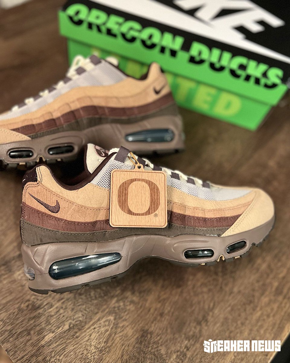 SneakerNews's tweet photo. EXCLUSIVE: Division St. x Nike Air Max 95 "Lumber Yard"

This is one of TWO versions dropping this month exclusively at GOAT.

Full details >> https://t.co/mYKx9xJuXw https://t.co/EUpL6stcfc